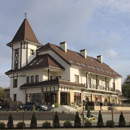 Status Hotel Malekhuv Exterior photo