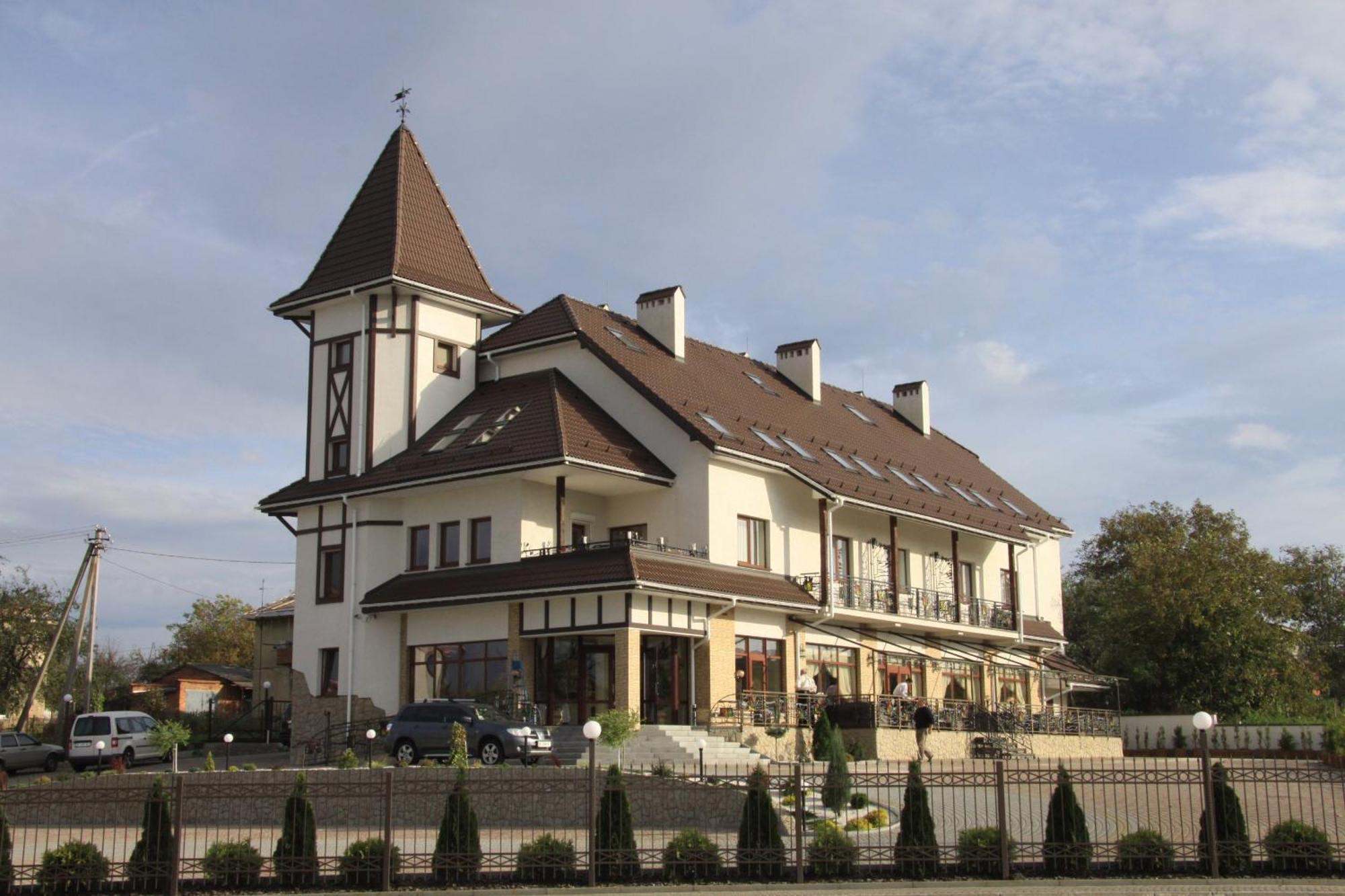 Status Hotel Malekhuv Exterior photo