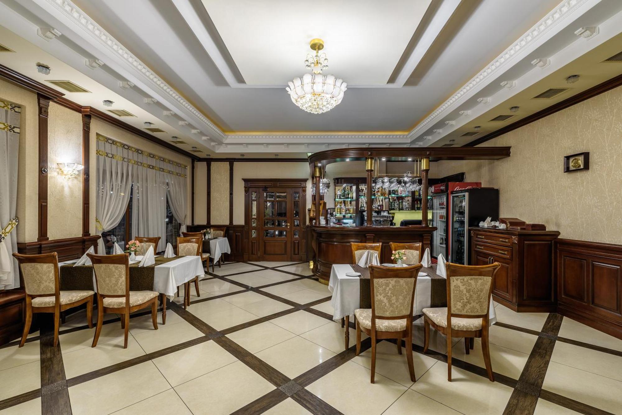 Status Hotel Malekhuv Exterior photo
