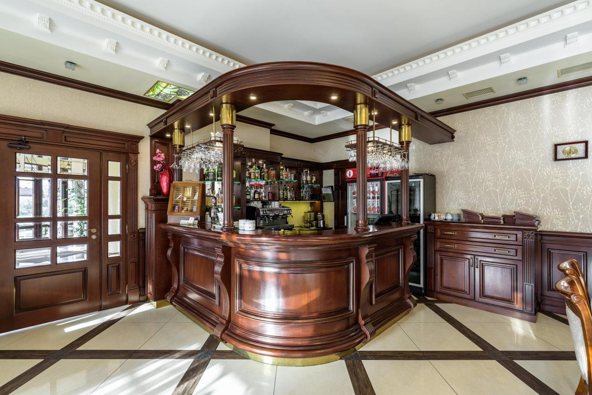 Status Hotel Malekhuv Exterior photo