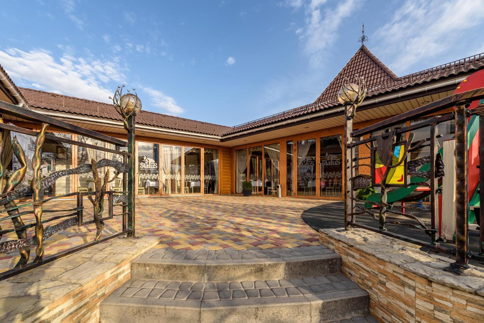 Status Hotel Malekhuv Exterior photo