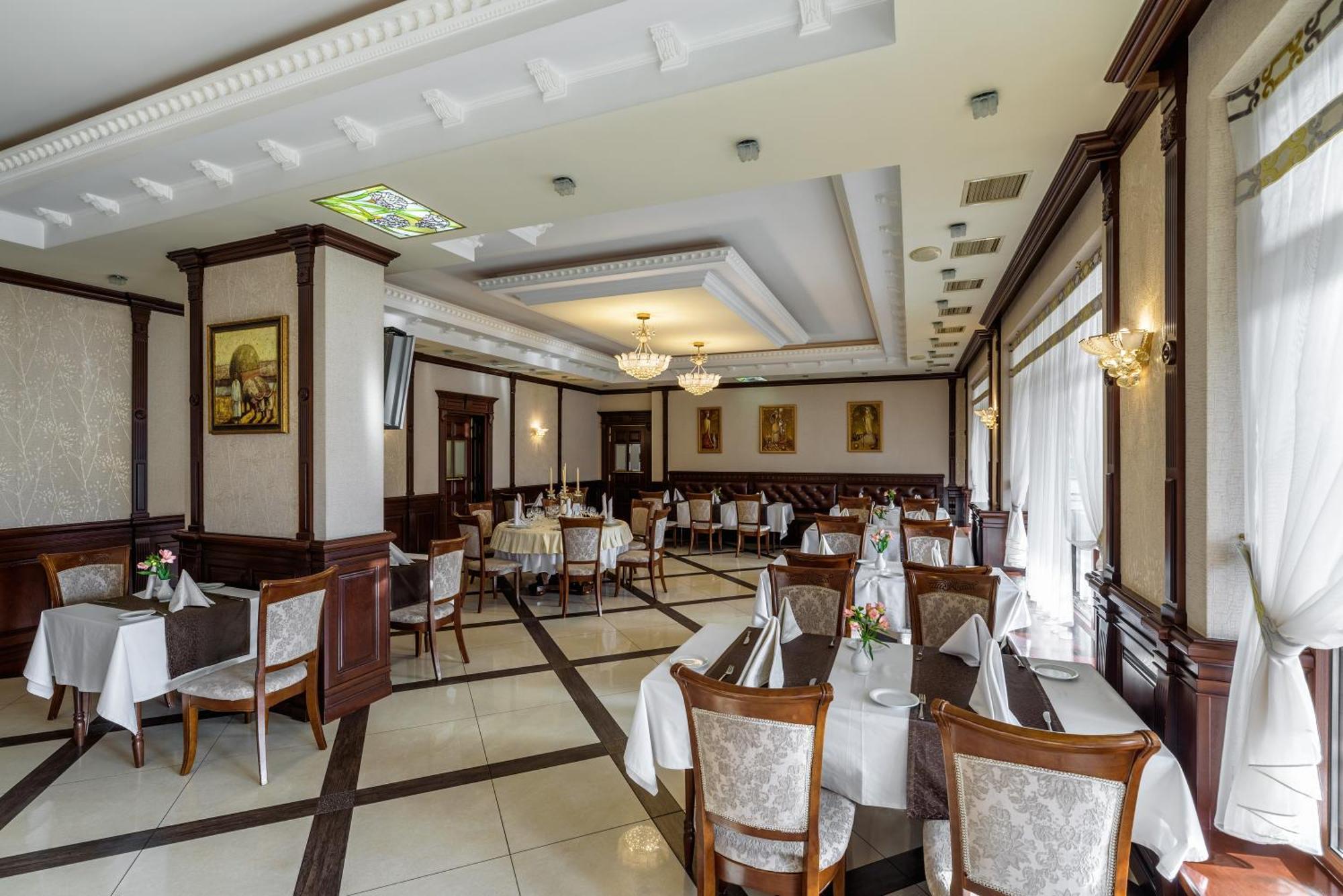 Status Hotel Malekhuv Exterior photo