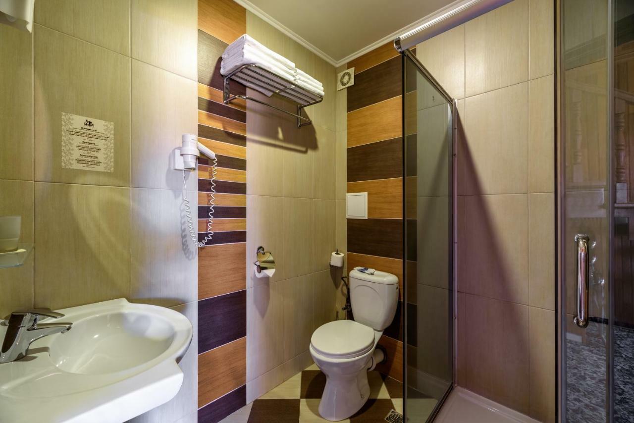 Status Hotel Malekhuv Exterior photo