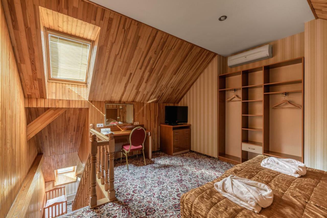 Status Hotel Malekhuv Exterior photo